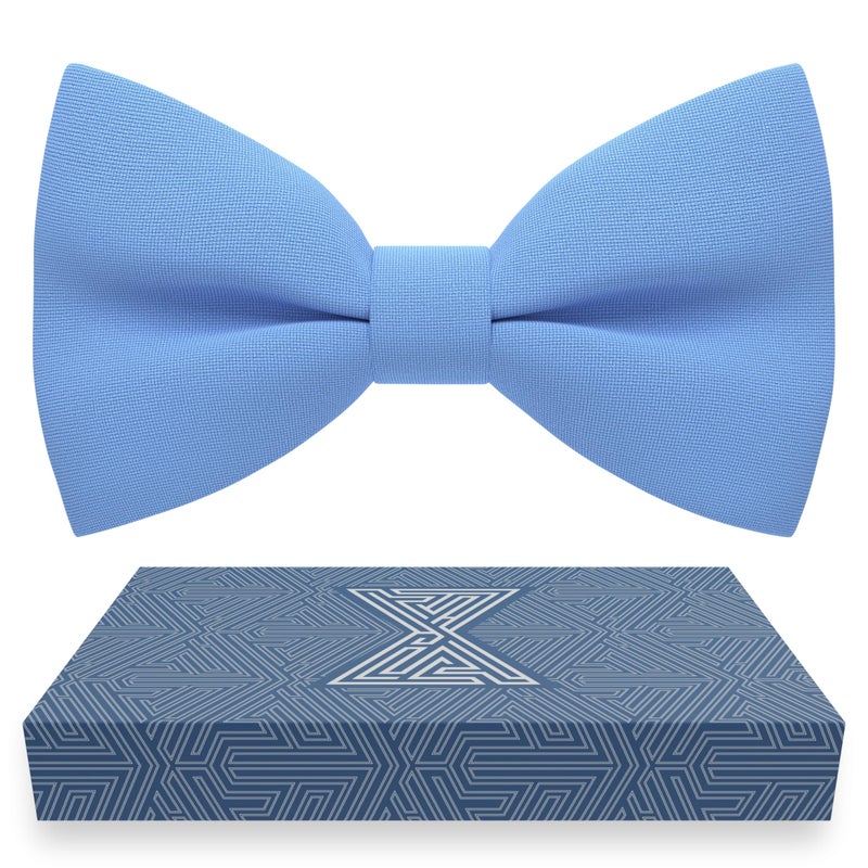 Bow Tie House رباط عنق للرجال مسبق الربط لطيف باللون الأزرق الفاتح - يوسع خط ألواننا - رباط عنق أزرق طبيعي عميق للأولاد ورباط عنق كهربائي باللون الأزرق الملكي - تسوق من متجر رباط عنق (كبير، أزرق فاتح) - Image 1